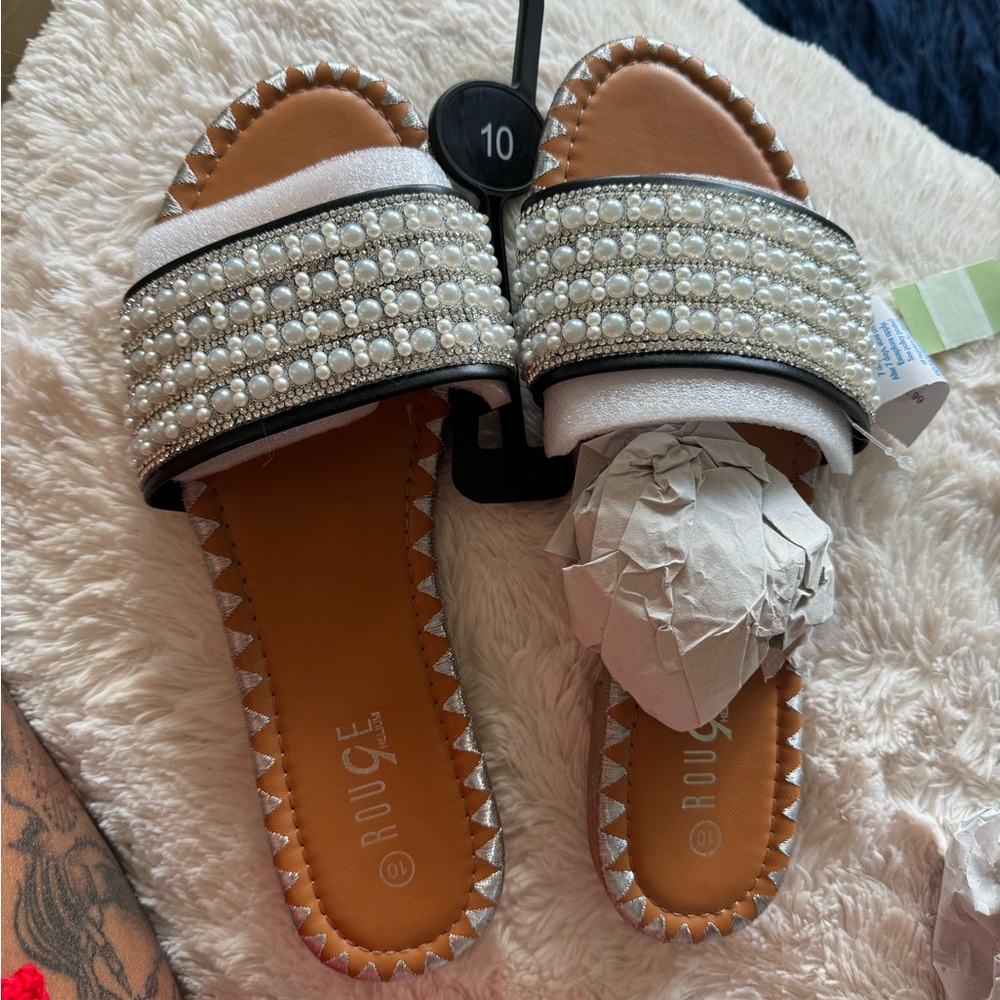 Black trim pearl sandals